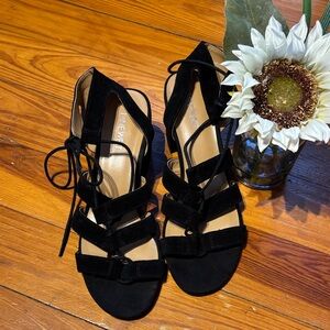 🛍️ Nine West Black Strappy Heels